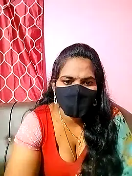 Snapshot of melina214 chatting on December 26, 5:19 pm melina214 online show from December 26, 5:19 pm