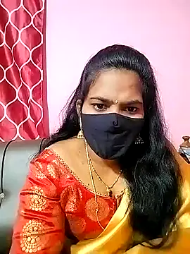 Snapshot of melina214 chatting on January 6, 2:15 am melina214 online show from January 6, 2:15 am