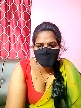 Snapshot of melina214 chatting on January 18, 5:04 pm melina214 online show from January 18, 5:04 pm