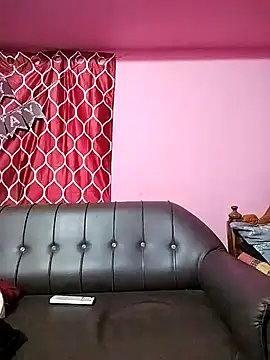 Snapshot of melina214 chatting on January 19, 3:18 am melina214 online show from January 19, 3:18 am