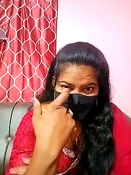 Snapshot of melina214 chatting on January 20, 3:04 am melina214 online show from January 20, 3:04 am