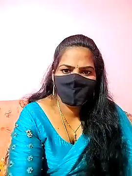 Snapshot of melina214 chatting on January 24, 3:11 am melina214 online show from January 24, 3:11 am