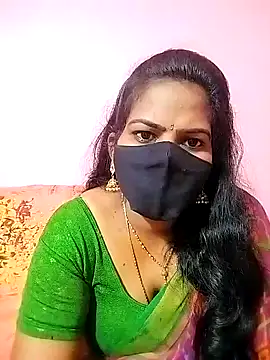 Snapshot of melina214 chatting on January 29, 3:33 am melina214 online show from January 29, 3:33 am