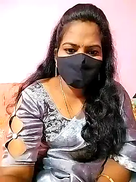 Snapshot of melina214 chatting on February 3, 3:09 am melina214 online show from February 3, 3:09 am