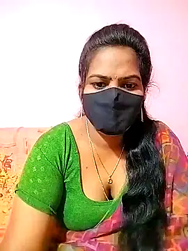 Snapshot of melina214 chatting on February 4, 3:44 am melina214 online show from February 4, 3:44 am