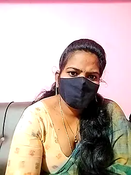 Snapshot of melina214 chatting on February 7, 3:23 am melina214 online show from February 7, 3:23 am