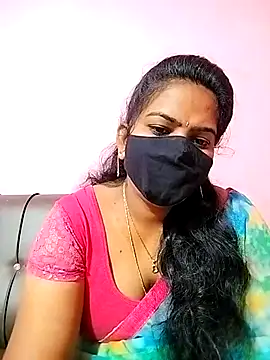 Snapshot of melina214 chatting on February 9, 3:32 am melina214 online show from February 9, 3:32 am