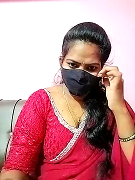 Snapshot of melina214 chatting on February 10, 3:35 am melina214 online show from February 10, 3:35 am