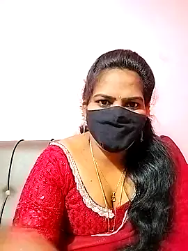 Snapshot of melina214 chatting on February 10, 4:47 pm melina214 online show from February 10, 4:47 pm