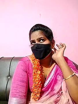 Snapshot of melina214 chatting on February 11, 5:07 pm melina214 online show from February 11, 5:07 pm