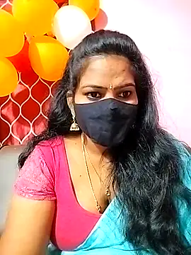 Snapshot of melina214 chatting on February 26, 3:10 am melina214 online show from February 26, 3:10 am