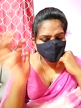 Snapshot of melina214 chatting on March 5, 4:13 am melina214 online show from March 5, 4:13 am