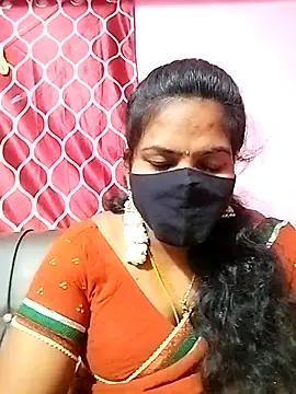 Snapshot of melina214 chatting on March 21, 5:23 pm melina214 online show from March 21, 5:23 pm