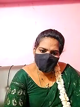 Snapshot of melina214 chatting on September 15, 3:39 am melina214 online show from September 15, 3:39 am