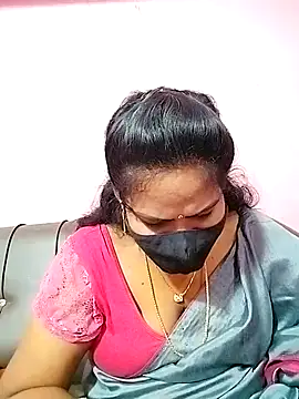 Snapshot of melina214 chatting on October 22, 4:13 am melina214 online show from October 22, 4:13 am