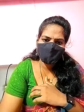 Snapshot of melina214 chatting on October 31, 3:51 am melina214 online show from October 31, 3:51 am