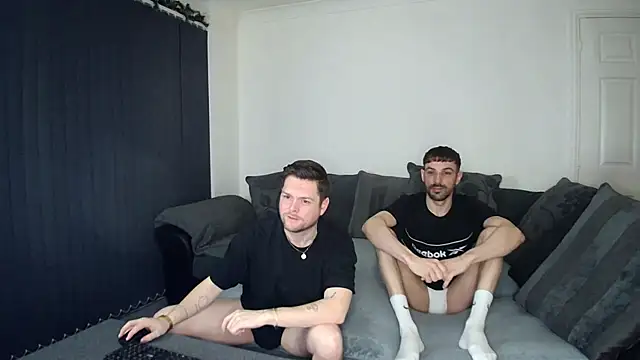 Snapshot of twotwinkhusbandss chatting on December 10, 6:06 pm twotwinkhusbandss online show from December 10, 6:06 pm