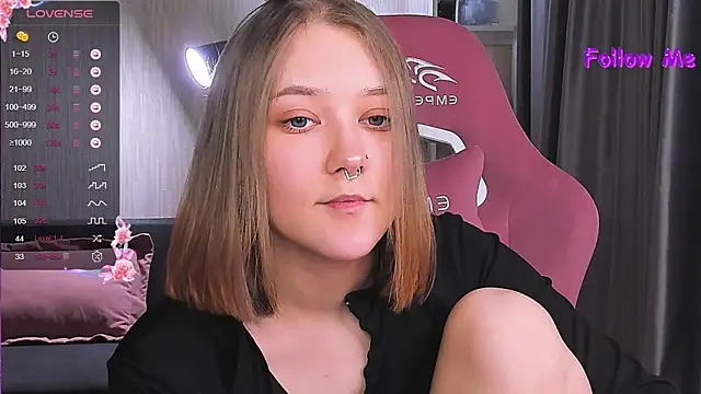 Snapshot of bunny_bubble chatting on December 6, 12:45 am bunny bubble online show from December 6, 12:45 am