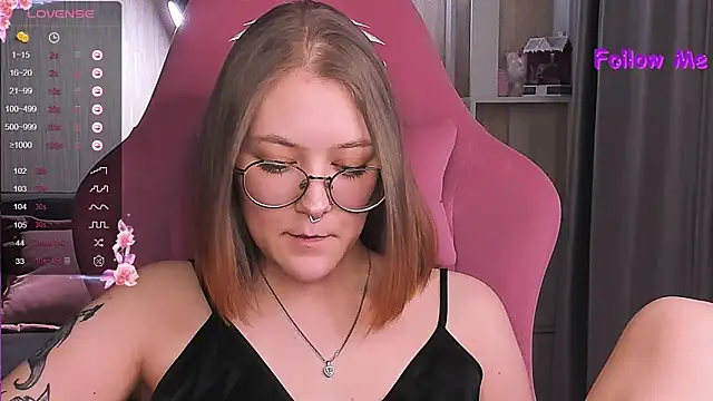 Snapshot of bunny_bubble chatting on December 22, 12:28 am bunny bubble online show from December 22, 12:28 am