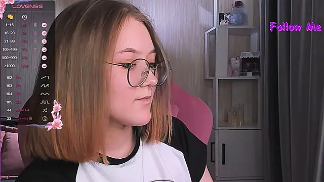 Snapshot of bunny_bubble chatting on December 28, 9:40 pm bunny bubble online show from December 28, 9:40 pm