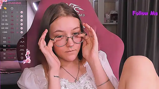 Snapshot of bunny_bubble chatting on December 30, 12:43 am bunny bubble online show from December 30, 12:43 am