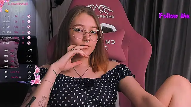 Snapshot of bunny_bubble chatting on February 27, 1:05 am bunny bubble online show from February 27, 1:05 am