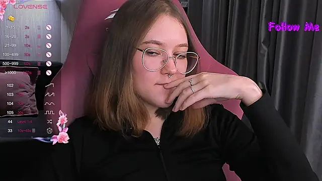 Snapshot of bunny_bubble chatting on March 3, 12:26 am bunny bubble online show from March 3, 12:26 am