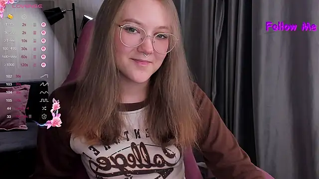 Snapshot of bunny_bubble chatting on October 7, 11:02 pm bunny bubble online show from October 7, 11:02 pm