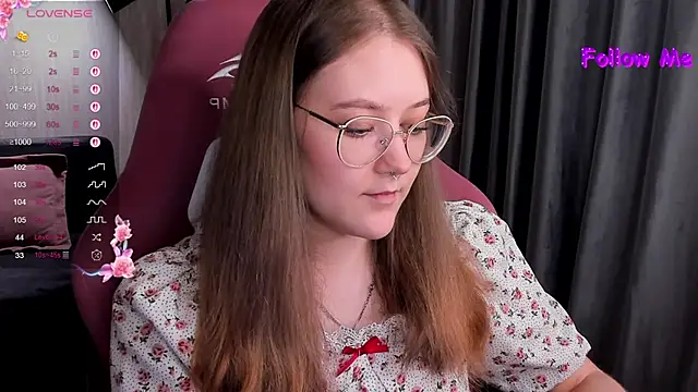 Snapshot of bunny_bubble chatting on October 13, 11:16 pm bunny bubble online show from October 13, 11:16 pm