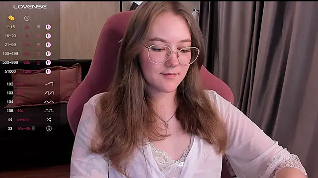 Snapshot of bunny_bubble chatting on May 21, 11:45 pm bunny bubble online show from May 21, 11:45 pm