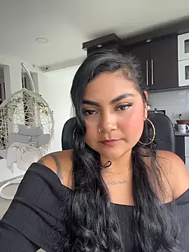 Juli Walker online show from April 28, 2:55 pm