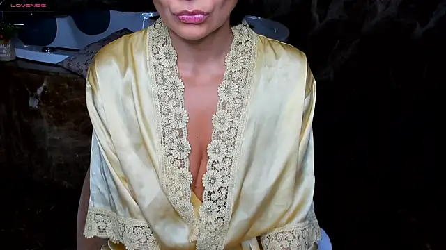 Snapshot of yourastral chatting on November 17, 7:03 am yourastral online show from November 17, 7:03 am