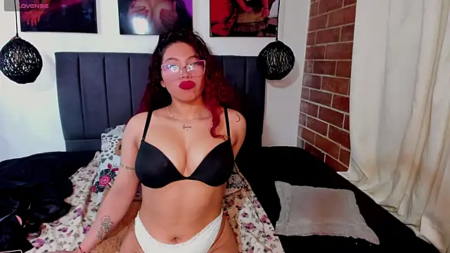 Snapshot of kyliejenner_hot chatting on September 22, 4:14 am kyliejenner hot online show from September 22, 4:14 am