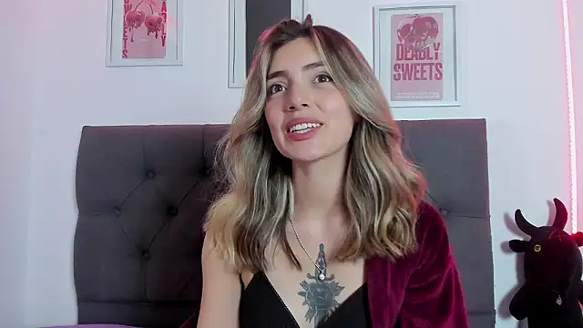 Snapshot of IsadoraGalle_ chatting on February 7, 5:00 am IsadoraGalle online show from February 7, 5:00 am