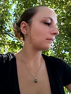 emma4xxx online show from April 17, 8:23 pm