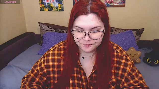 JuliaKeln online show from April 18, 8:18 am