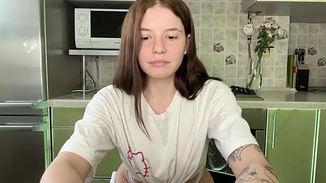 Snapshot of mia___mi chatting on March 5, 11:17 am mia mi online show from March 5, 11:17 am