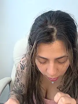 Snapshot of Rose_Gang chatting on March 9, 12:31 pm Rose Gang online show from March 9, 12:31 pm