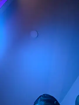 youluuvxo online show from October 18, 4:37 am