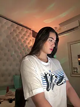 Snapshot of ZarahEvans chatting on December 9, 7:39 pm ZarahEvans online show from December 9, 7:39 pm