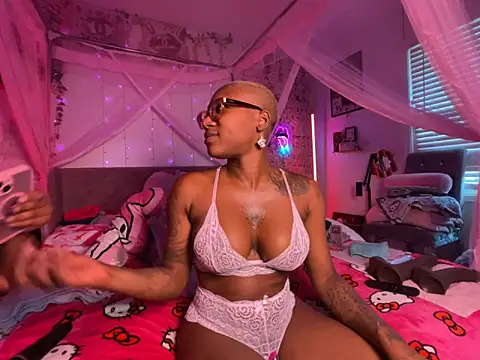 Snapshot of VixenCapri chatting on April 29, 3:16 pm VixenCapri online show from April 29, 3:16 pm