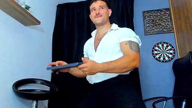 Snapshot of AndrewDiaz chatting on June 7, 1:10 am AndrewDiaz online show from June 7, 1:10 am