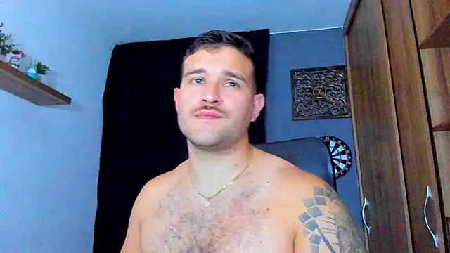 Snapshot of AndrewDiaz chatting on June 8, 11:38 pm AndrewDiaz online show from June 8, 11:38 pm