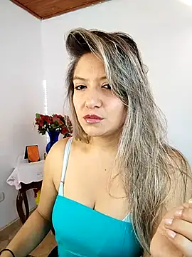 Snapshot of valeriahunter1 chatting on May 7, 10:15 pm valeriahunter1 online show from May 7, 10:15 pm