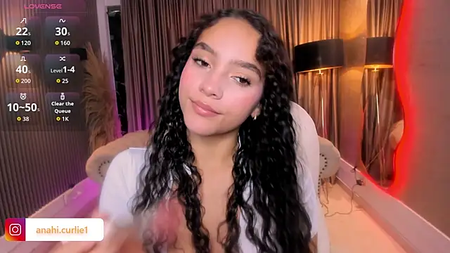 Snapshot of anahi_curlie1 chatting on June 24, 11:31 am anahi curlie1 online show from June 24, 11:31 am