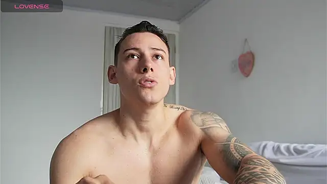 Snapshot of Muscle_King_Cum chatting on April 21, 1:28 pm Muscle King Cum online show from April 21, 1:28 pm