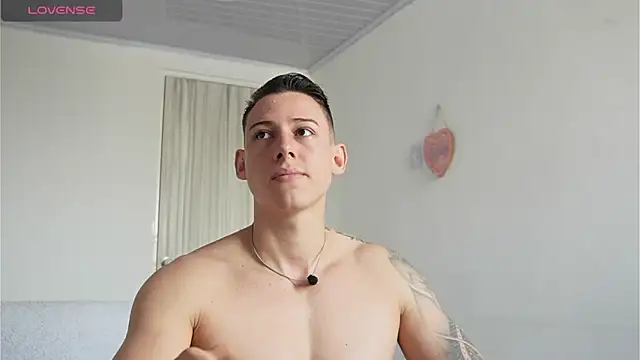 Snapshot of Muscle_King_Cum chatting on April 24, 2:19 pm Muscle King Cum online show from April 24, 2:19 pm