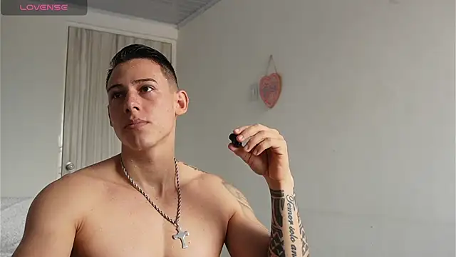 Snapshot of Muscle_King_Cum chatting on April 25, 3:42 pm Muscle King Cum online show from April 25, 3:42 pm