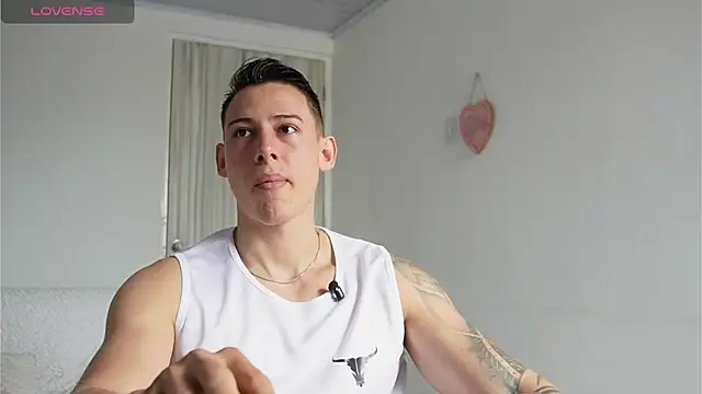 Snapshot of Muscle_King_Cum chatting on April 28, 1:16 pm Muscle King Cum online show from April 28, 1:16 pm