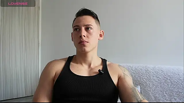 Snapshot of Muscle_King_Cum chatting on April 30, 2:45 pm Muscle King Cum online show from April 30, 2:45 pm